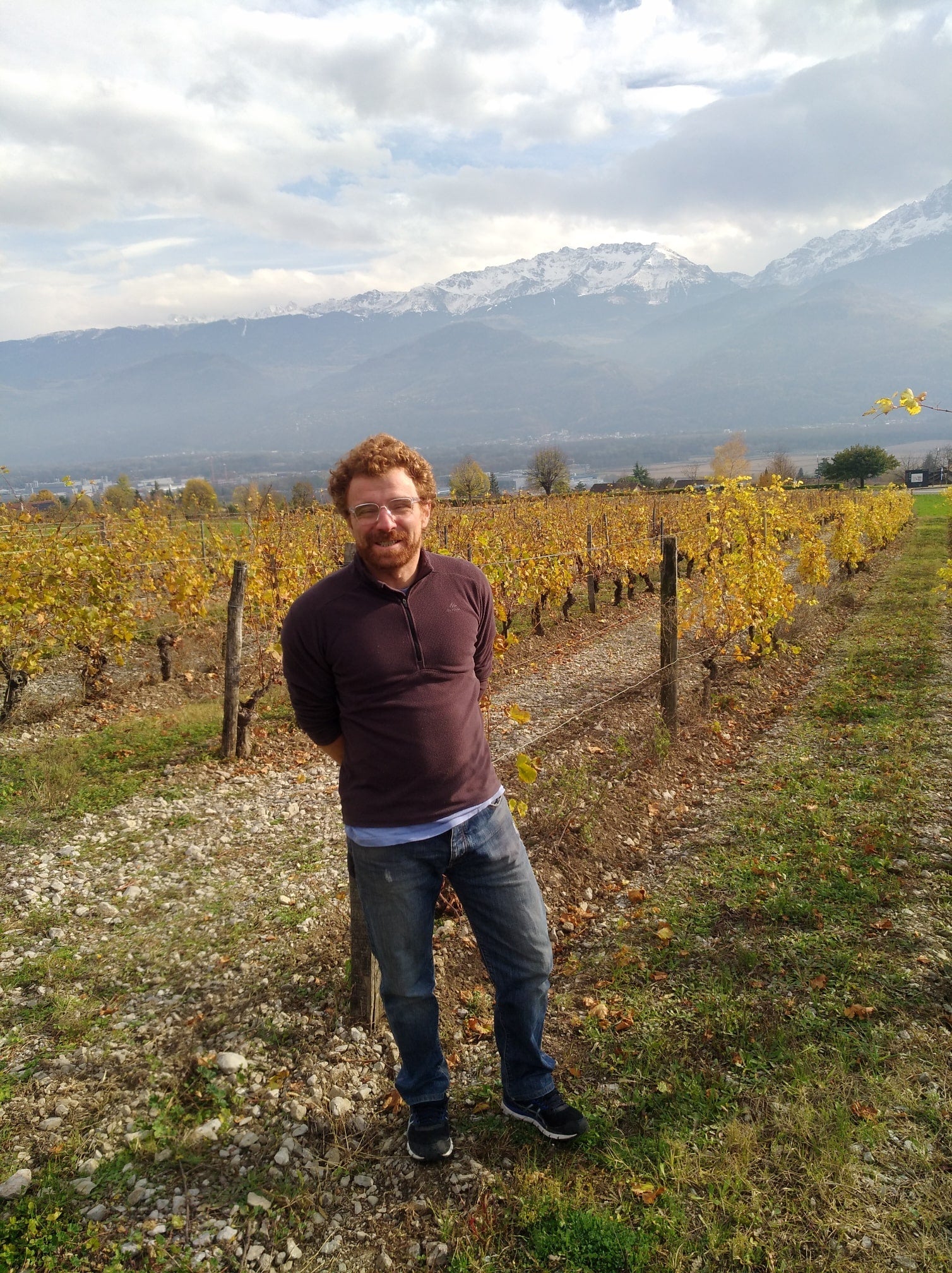 Le vigneron Thomas Finot dans ses vignes du Grésivaudan, Domaine Finot, Isère, vin Bio, naturel, persan verdesse, etraire, rhône alpes, étonnant, cépages anciens, cépages oubliés, vin blanc bio, vin rouge bio