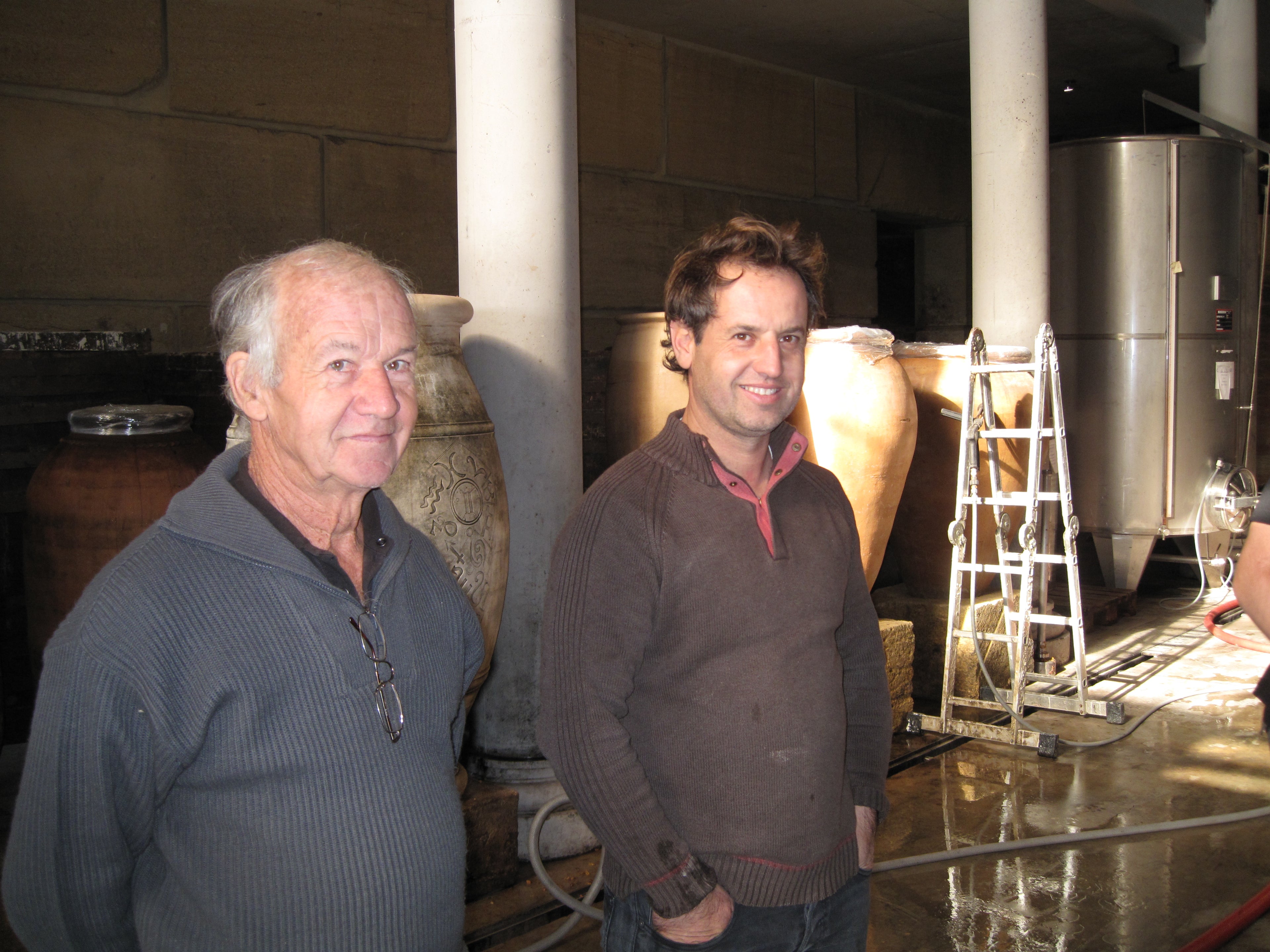 Philippe Viret, cosmoculture, demeter, vin, Rhône, domaine viret, grenache, centenaires, menhirs, truffe, amphores, syrah, cave cathédrale, biodynamie, 