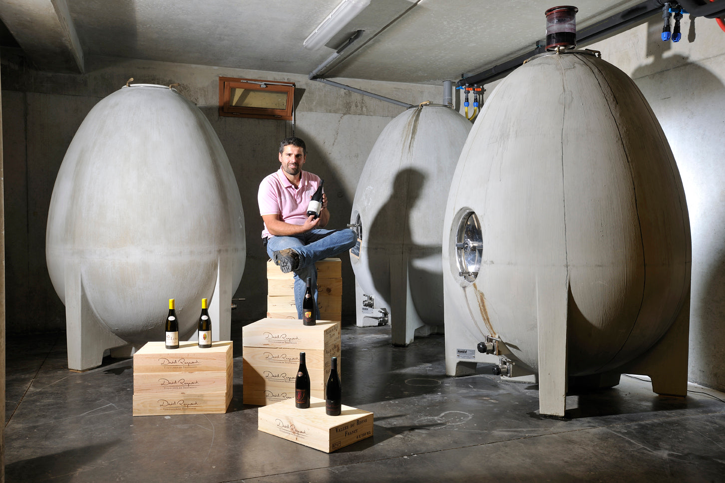 cuverie béton, Crozes-Hermitage, Domaine Les Bruyères, reynaud, vins bio, bio, vins biodynamiques, naturel, syrah, rhône, côtes du rhône, beaumont-monteux, hermitage, oeufs bétons, 